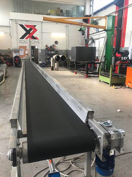 Nastro-trasportatore-per-movimentazione-materiali-scartati-da-griglie